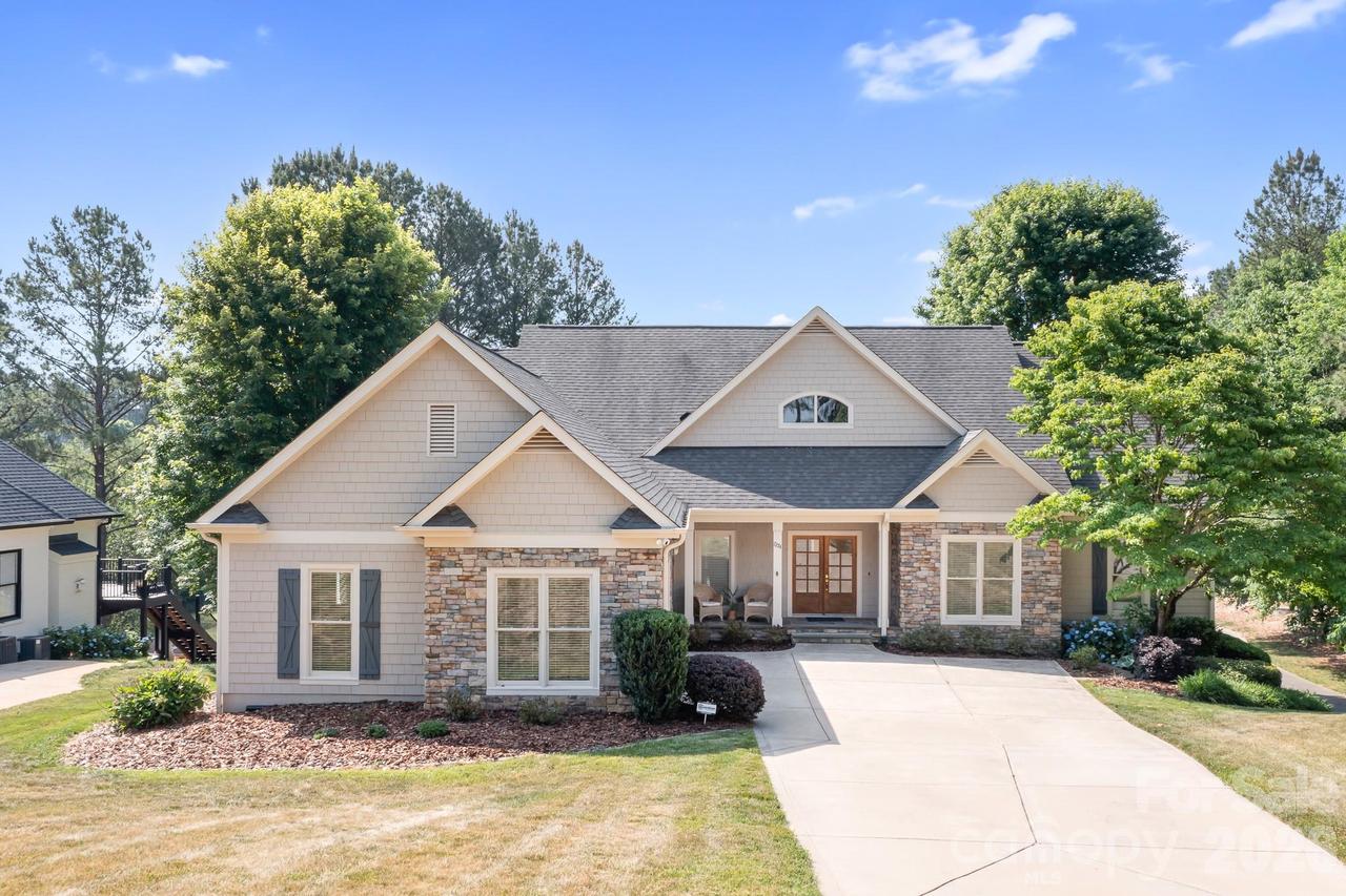 7274 Woodside Ct., Denver, NC 28037
