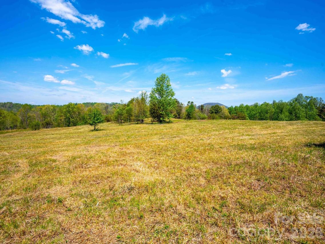 3646 Summer Rd., Hendersonville, NC 28792