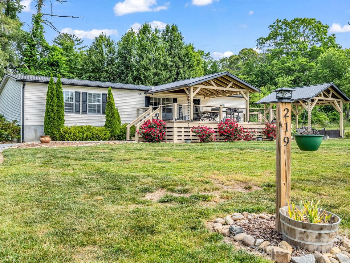 219 Jackson Loop Rd., Flat Rock, NC 28731
