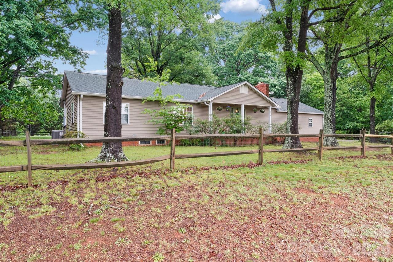 170 Scotts Creek Rd., Statesville, NC 28625