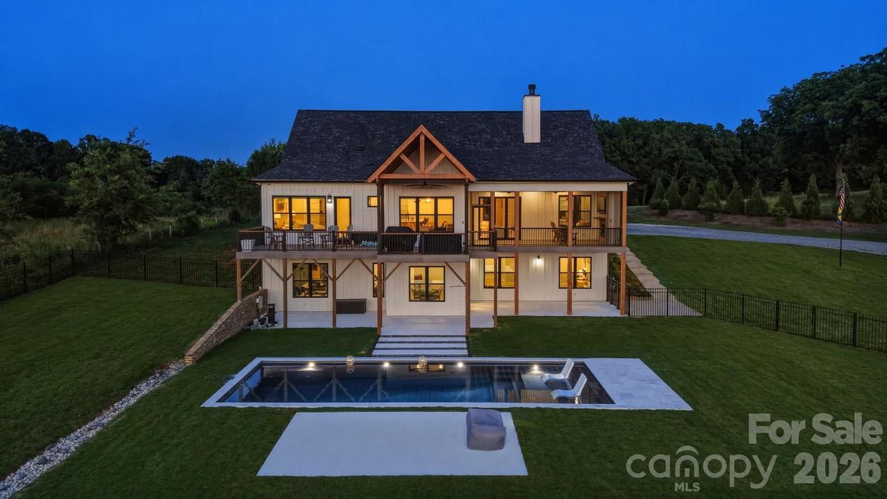 2322 Moss Farm Rd., Hickory, NC 28602