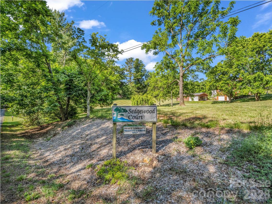 9999 Sedgewood Ct., Fairview, NC 28730