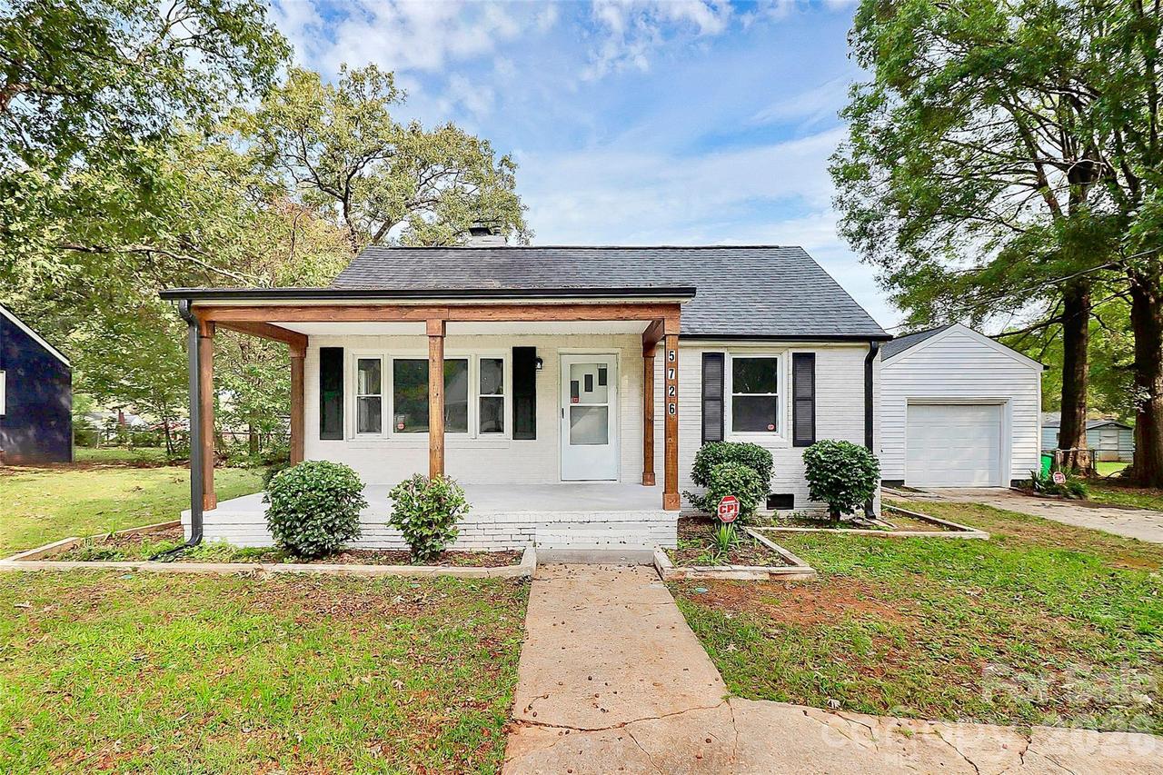 5726 Oak Dr., Charlotte, NC 28216