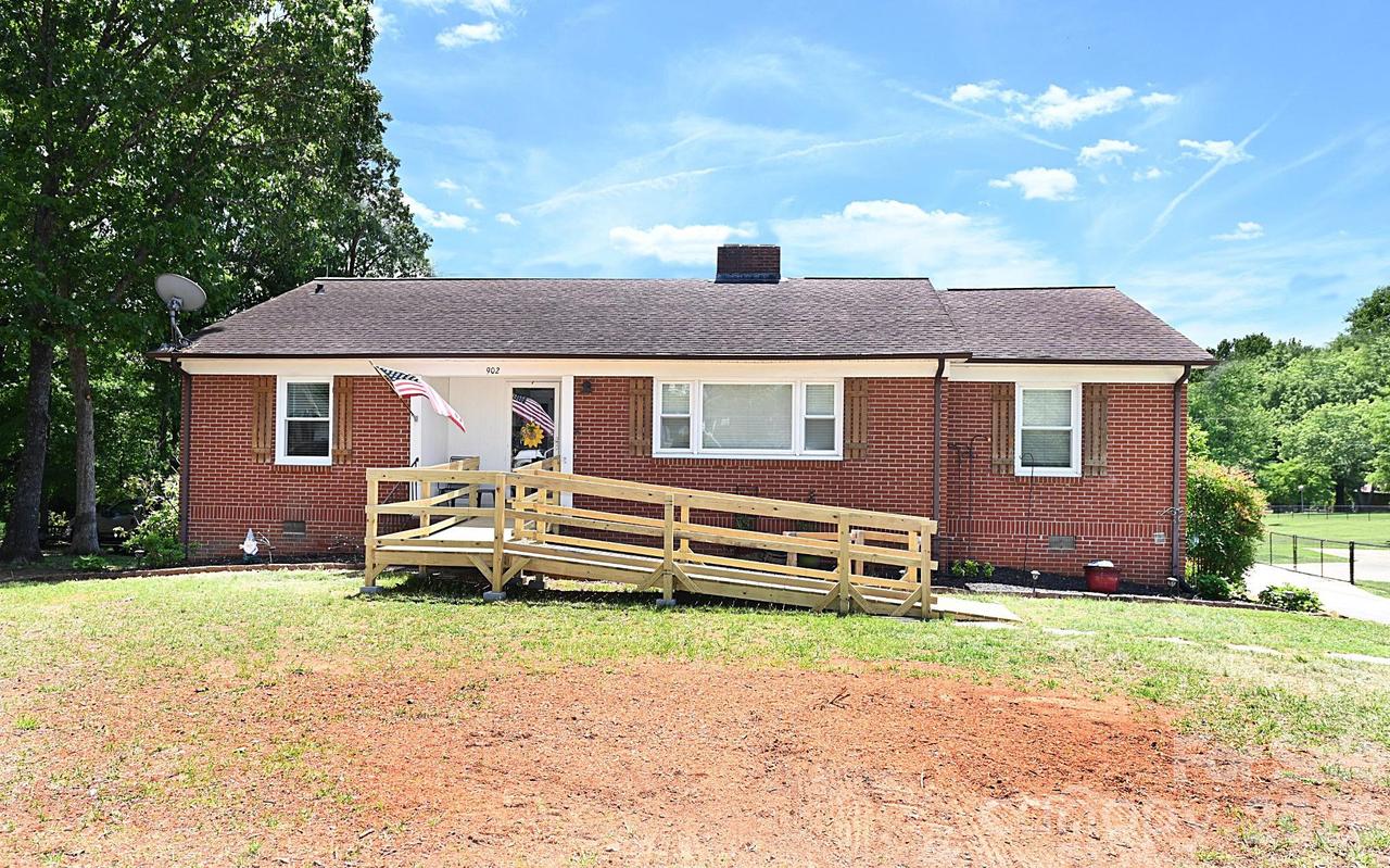902 E Boyd St., Maiden, NC 28650