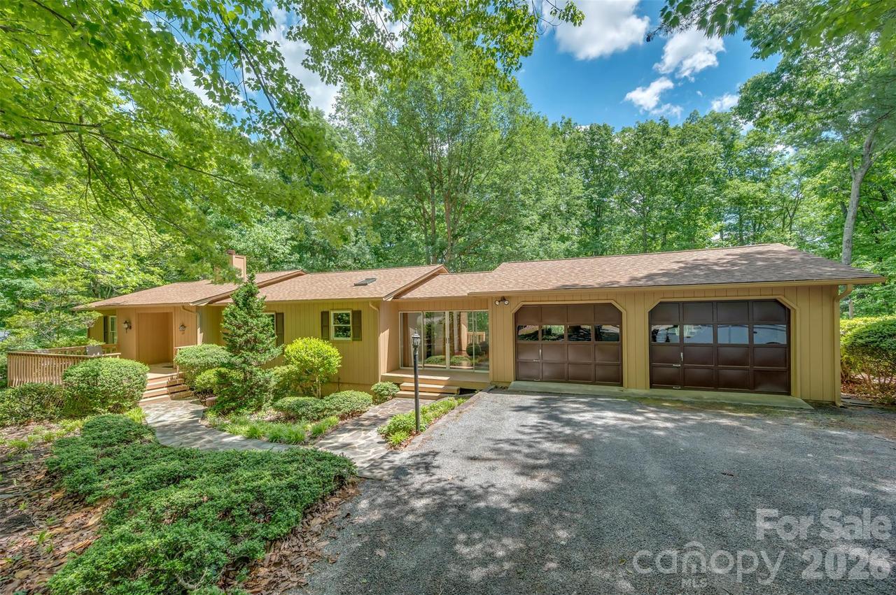66 Oakwood Ln., Columbus, NC 28722