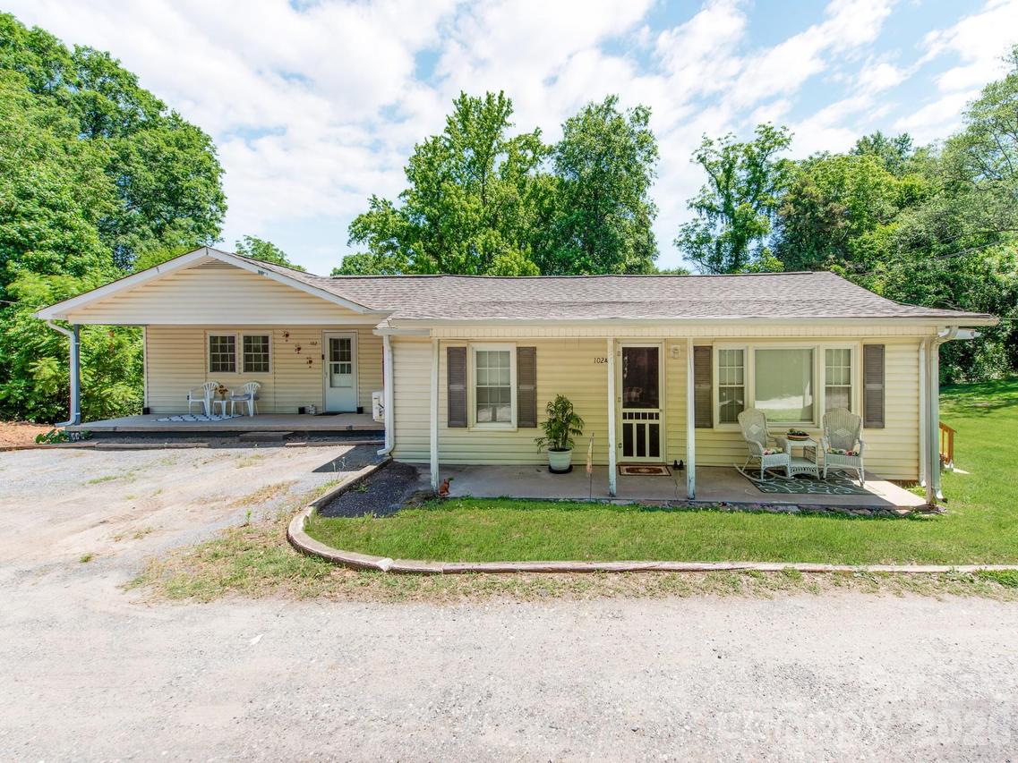 102 Lanier St., Mount Holly, NC 28120