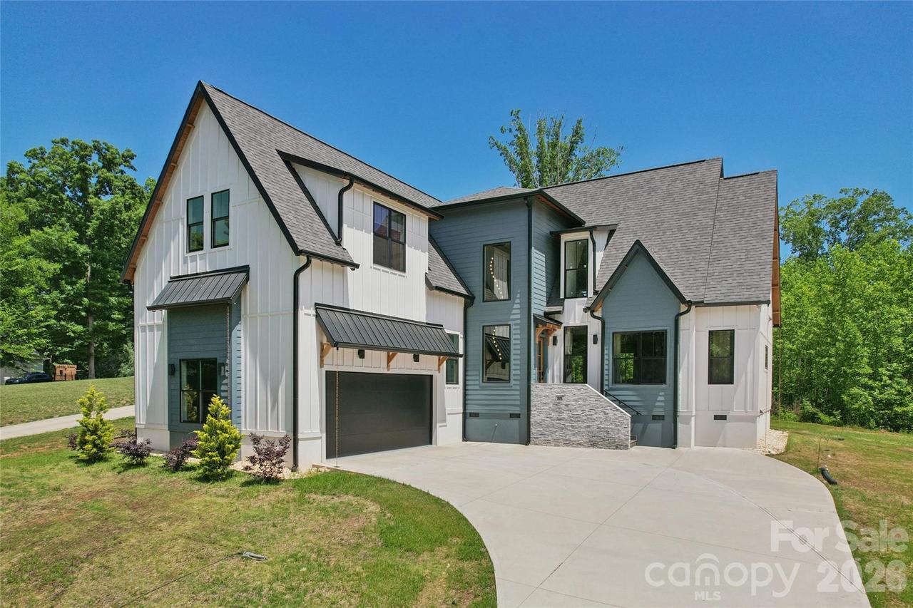 3078 Mountain Creek Dr., Sherrills Ford, NC 28673