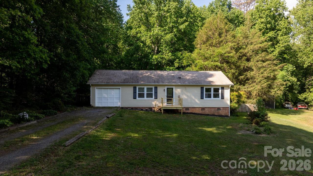 2120 40th Avenue Ct., Hickory, NC 28601
