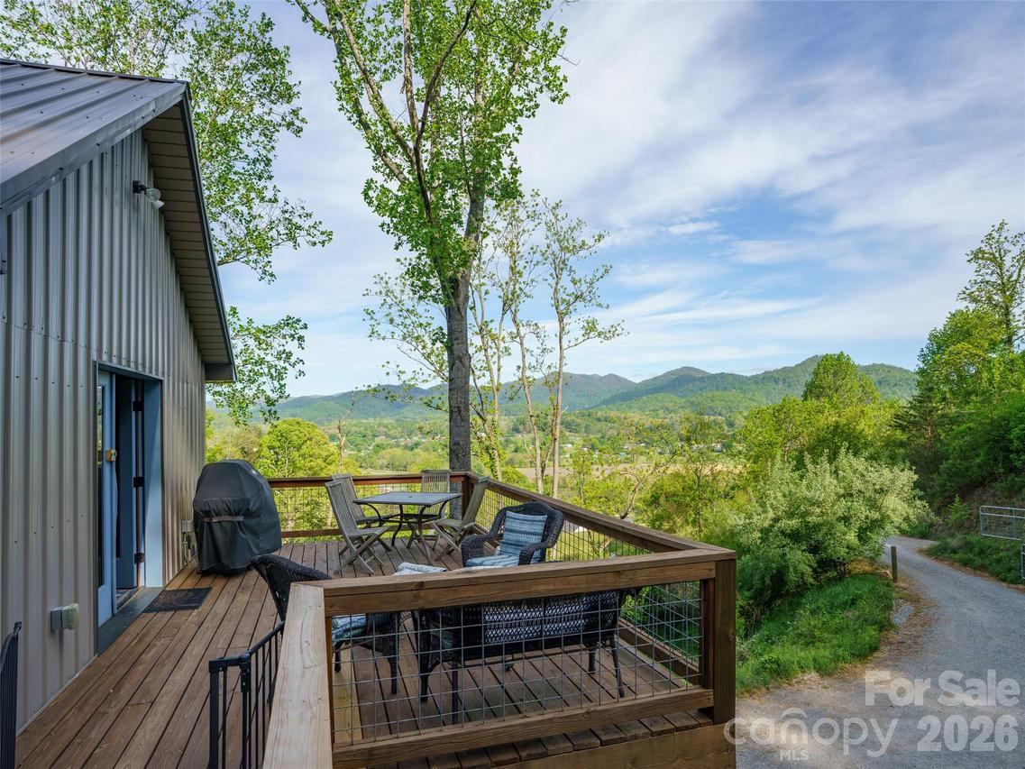 345 Moorehill Dr., Waynesville, NC 28786