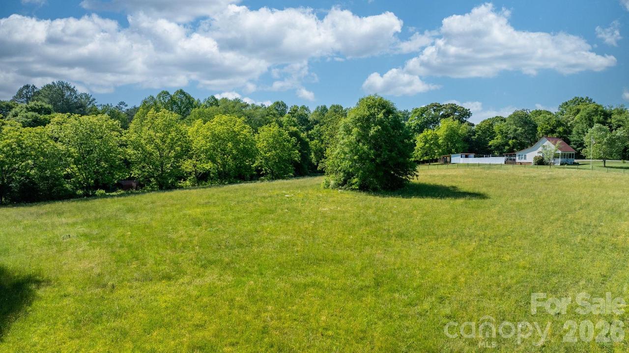 5587 Lee Cline Rd., Conover, NC 28613