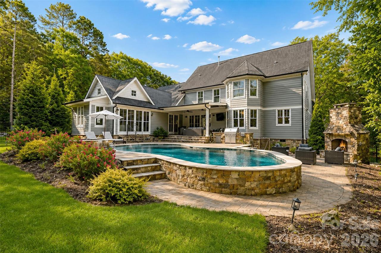 18616 Maplecroft Lake Ln., Davidson, NC 28036