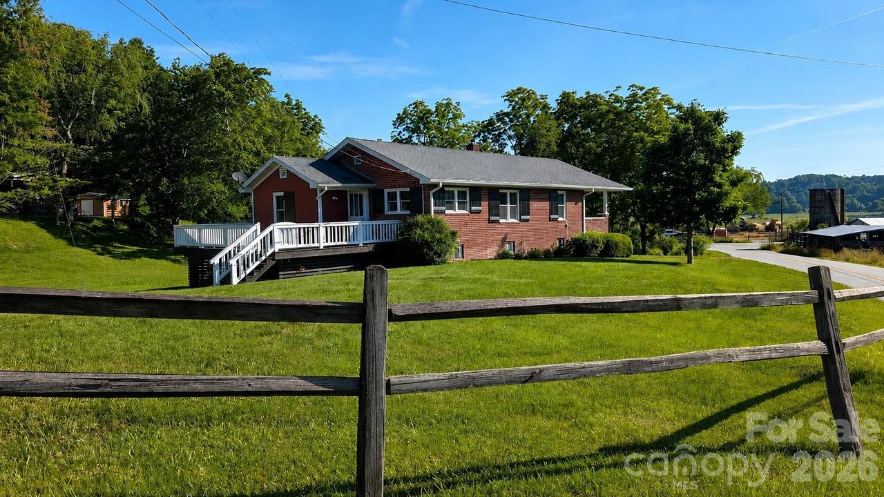 522 Calvert Rd., Brevard, NC 28712