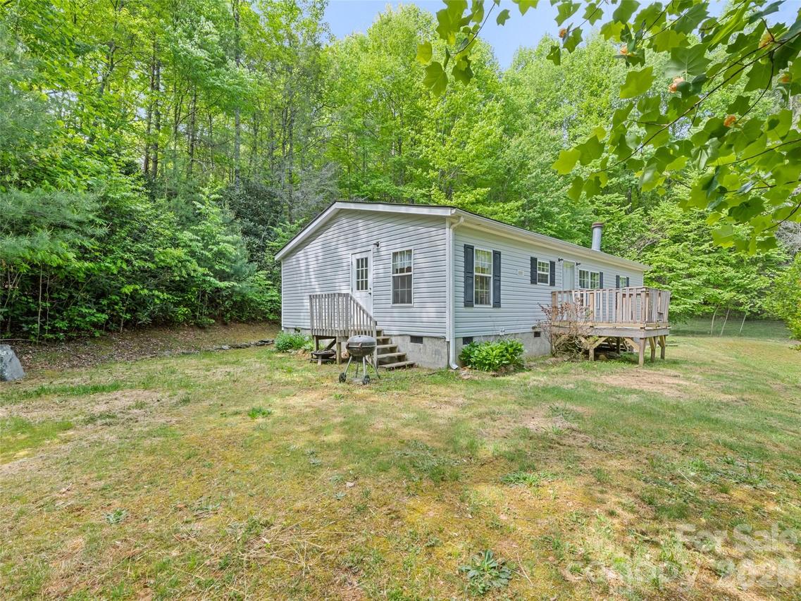 122 Mastiff Hollow Dr., Waynesville, NC 28785