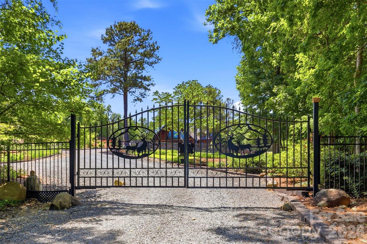 416 Lake Shore Dr., Norwood, NC 28128