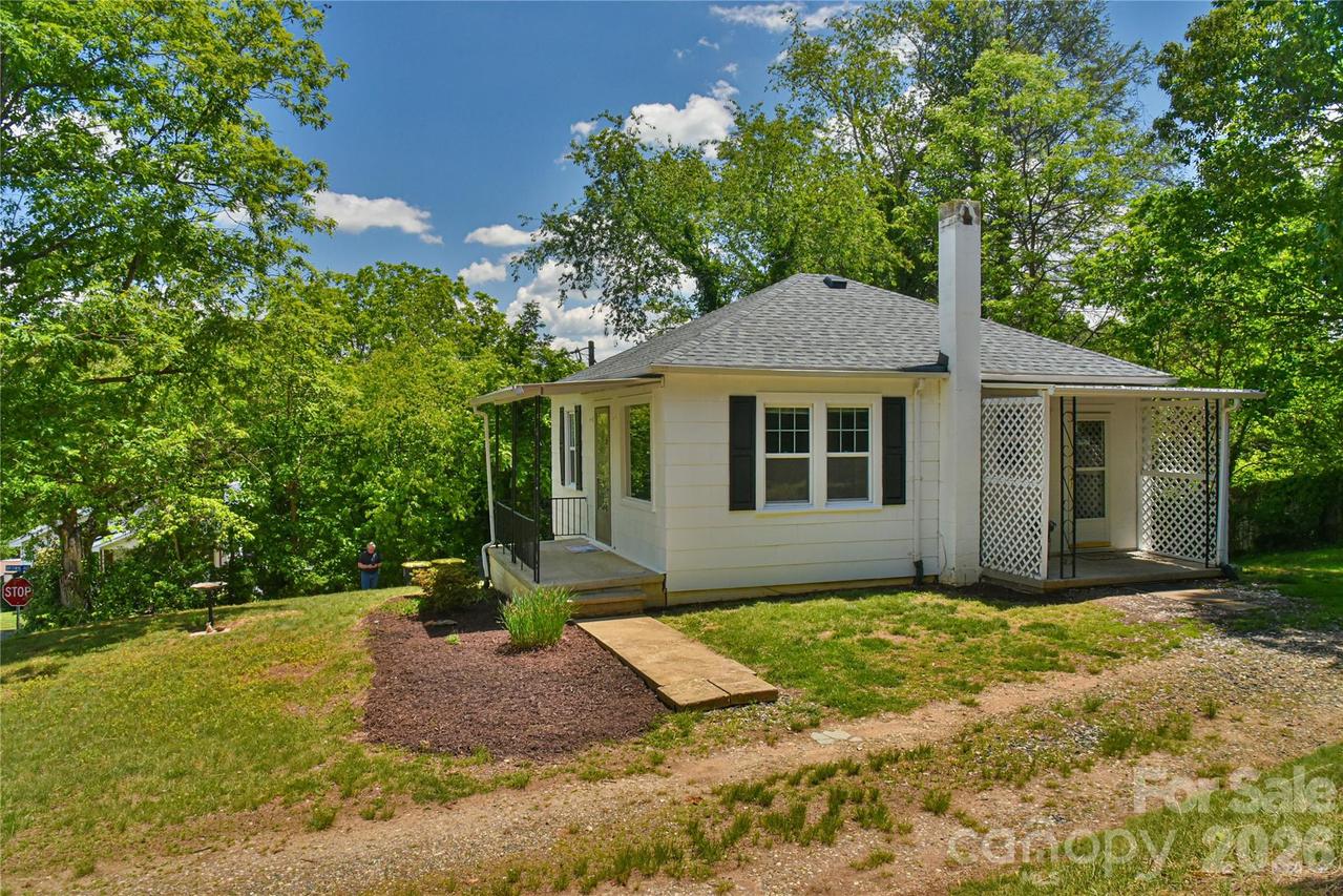 101 E Skyland Cir., Asheville, NC 28804