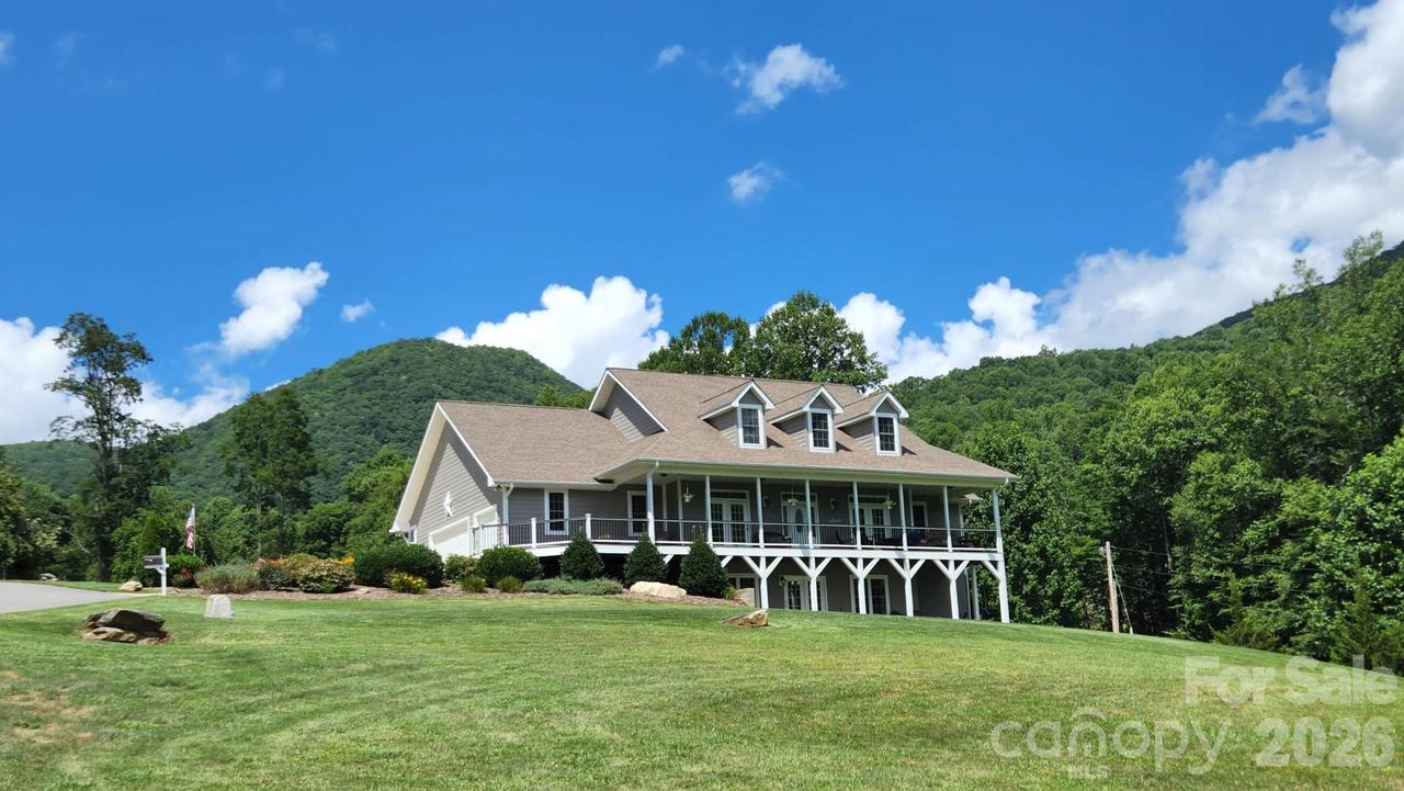 96 Buckeye Branch Dr., Clyde, NC 28721