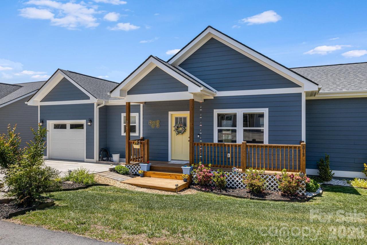 215 Oak Meadow Ln., Asheville, NC 28804