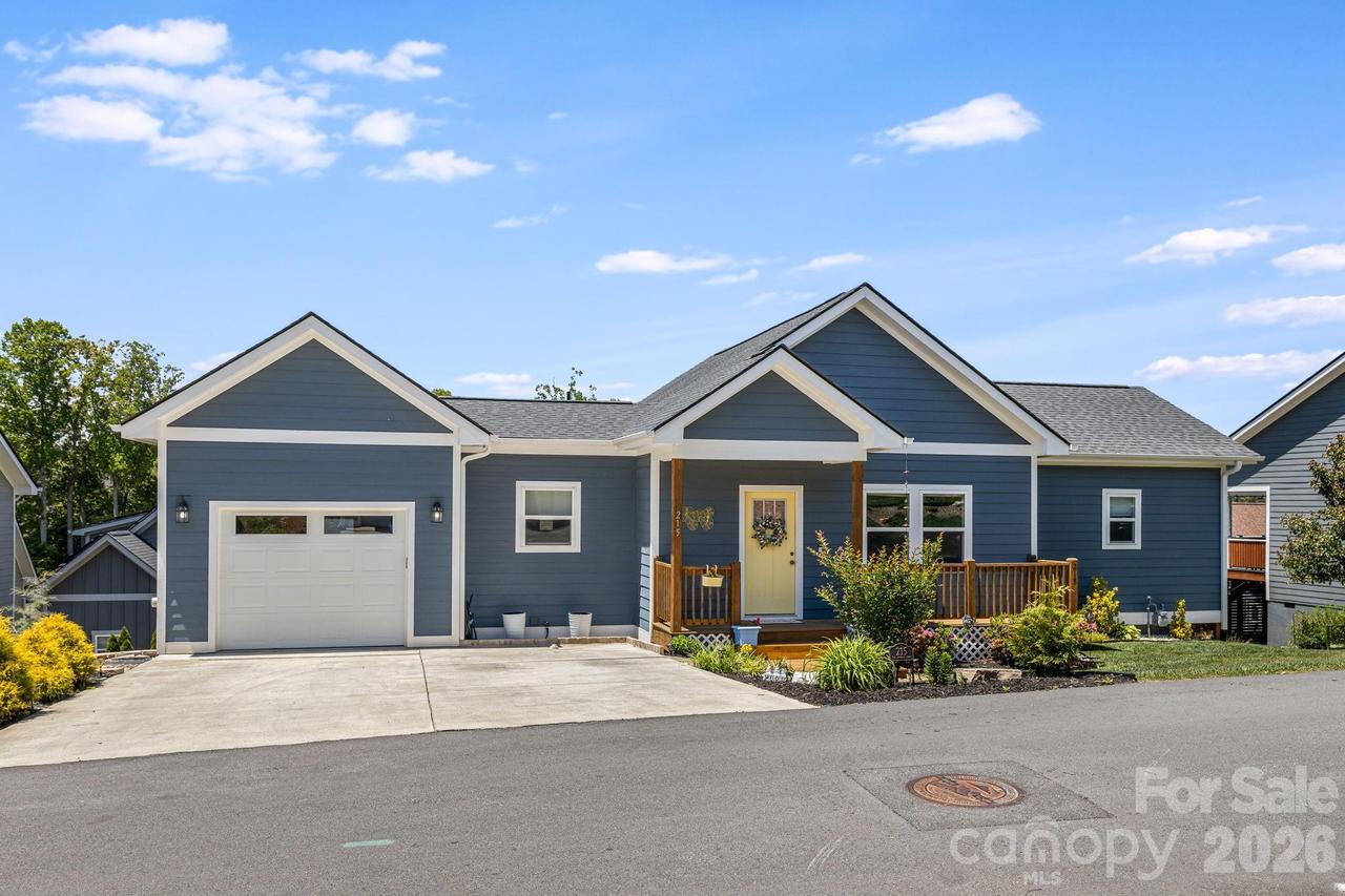 215 Oak Meadow Ln., Asheville, NC 28804