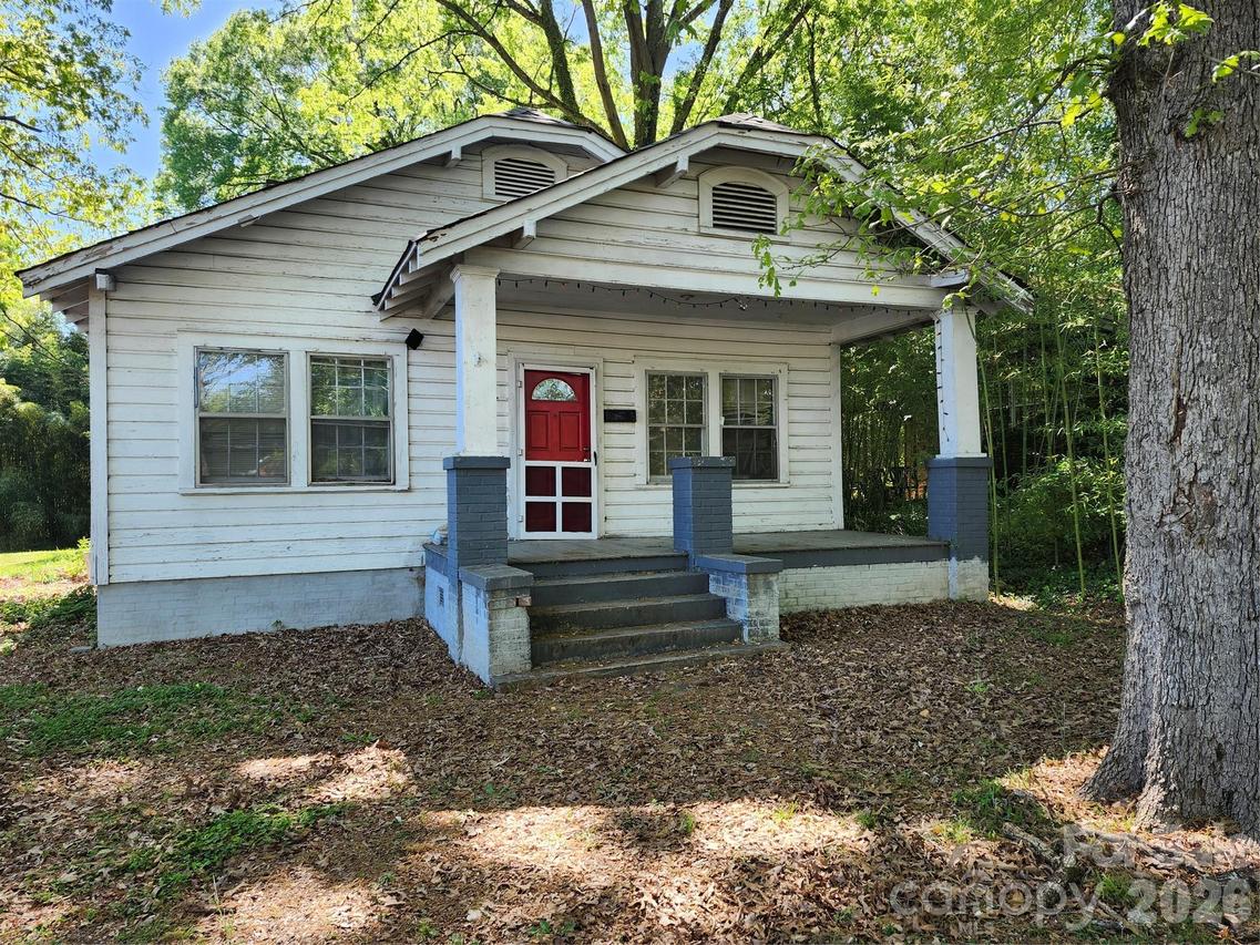 209 W 1st St., Lowell, NC 28098
