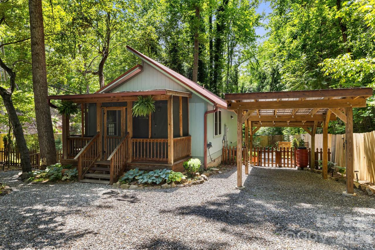 477 Governors View Rd., Asheville, NC 28805