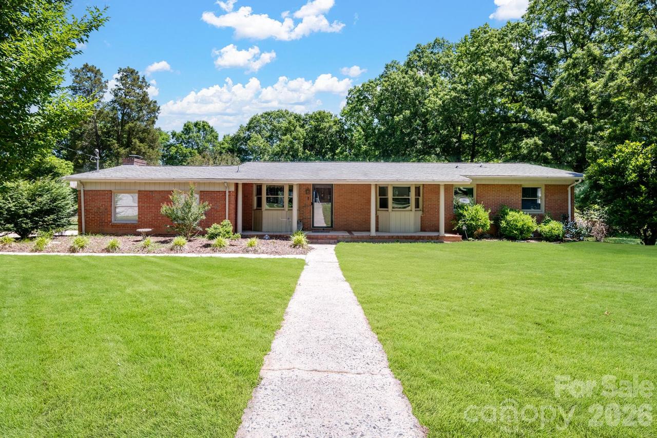 624 Patricia Ave., Harrisburg, NC 28075