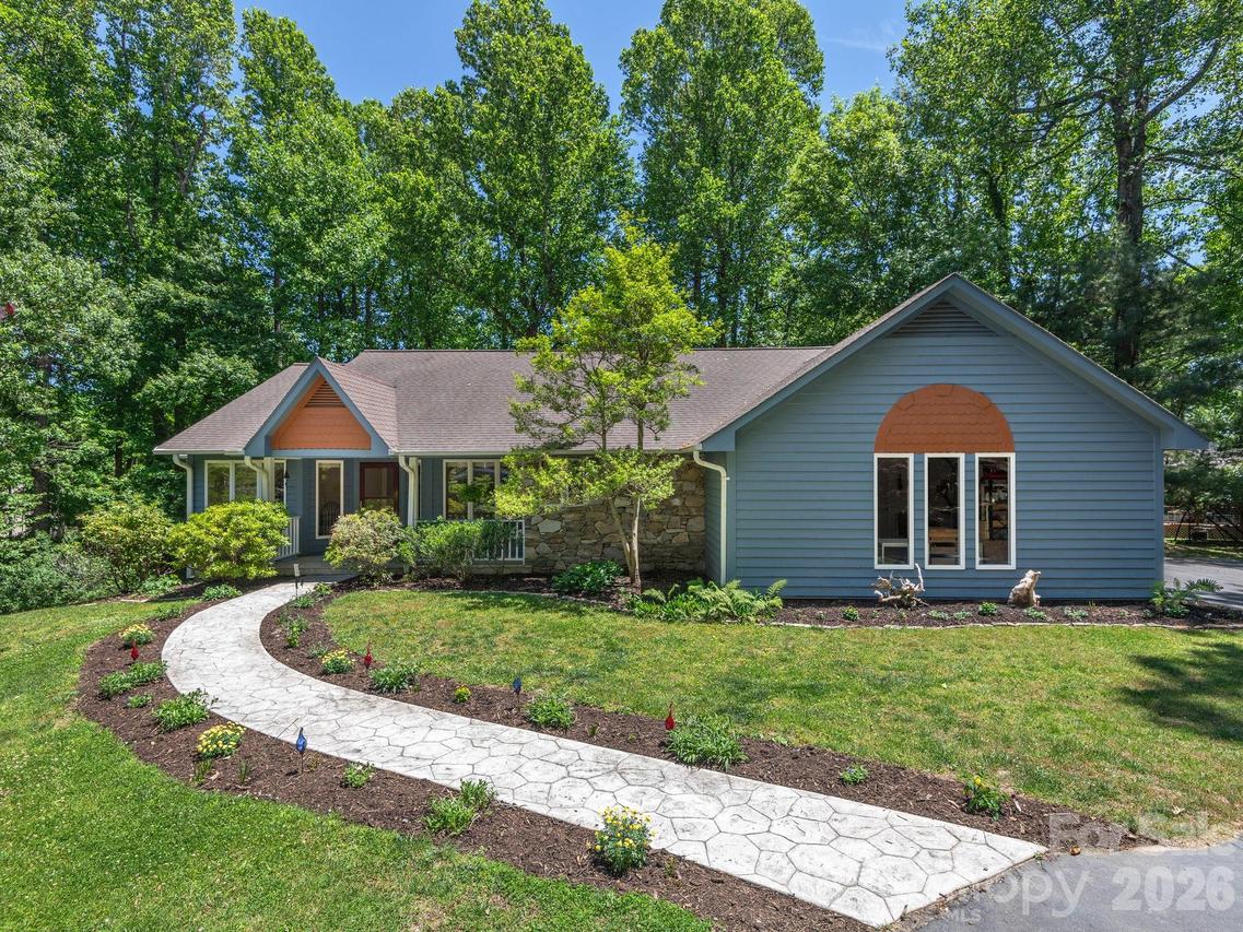 3942 Laurel Park Hwy., Laurel Park, NC 28739