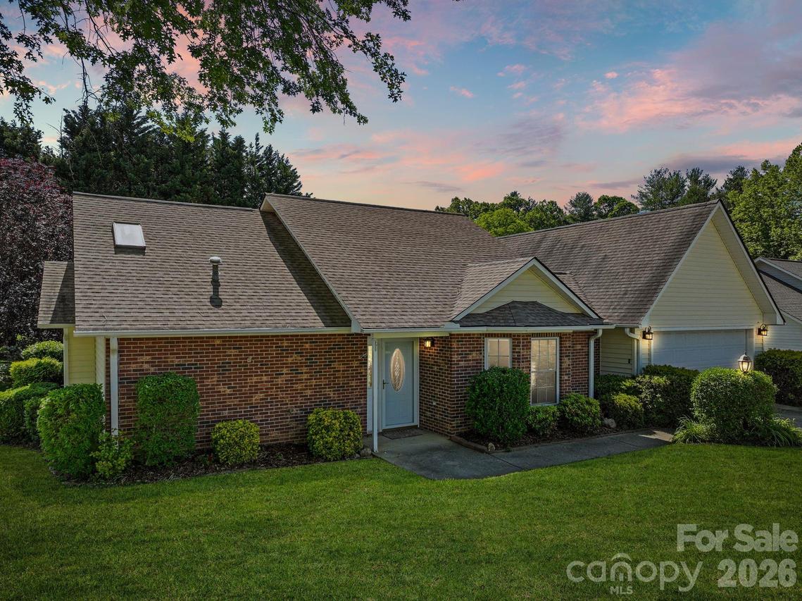 2 Gatehouse Ct., Asheville, NC 28803