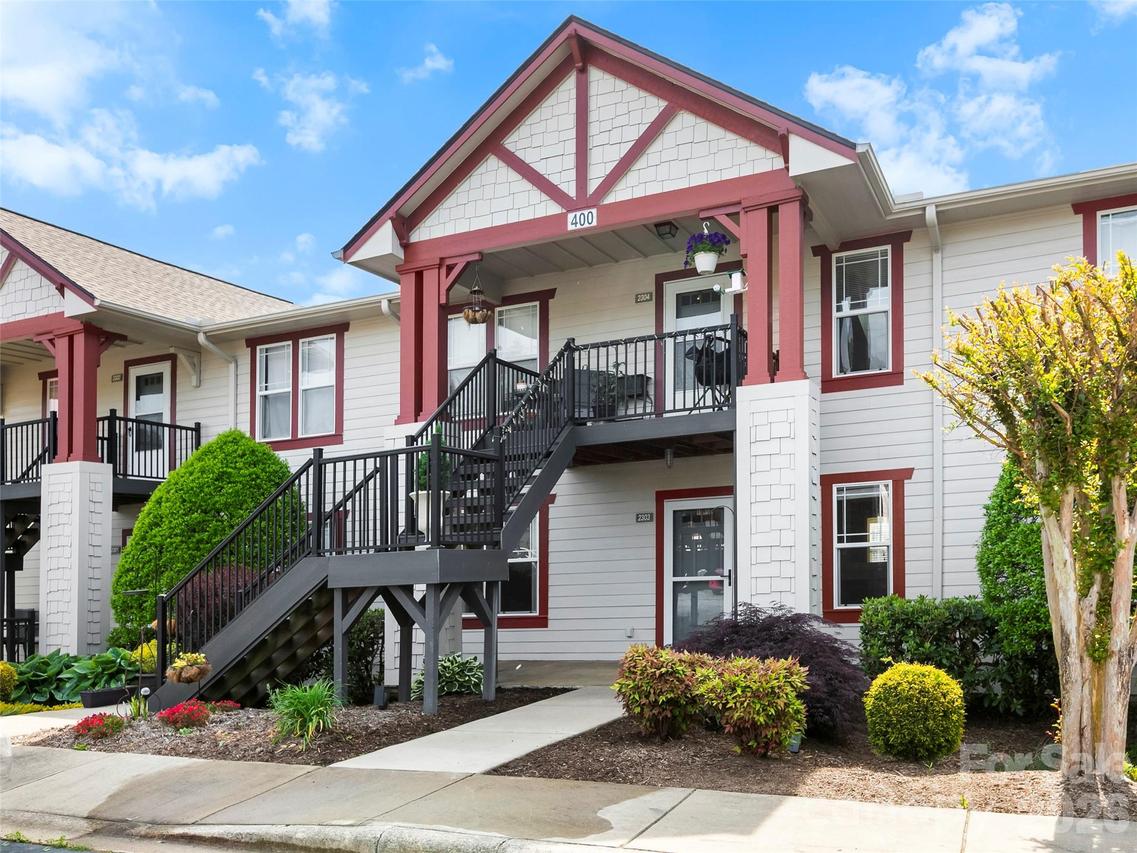 2303 Deermouse Way, Hendersonville, NC 28792