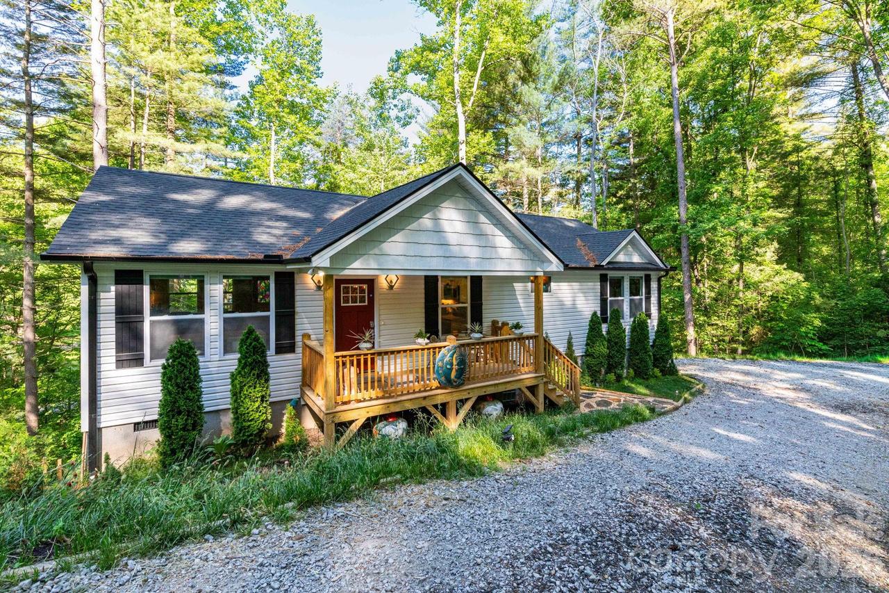 30 Edmond Woods Pl., Fairview, NC 28730