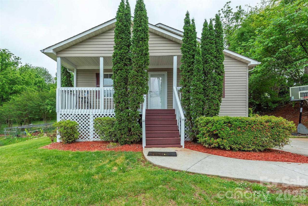 104 Bethel St., Morganton, NC 28655