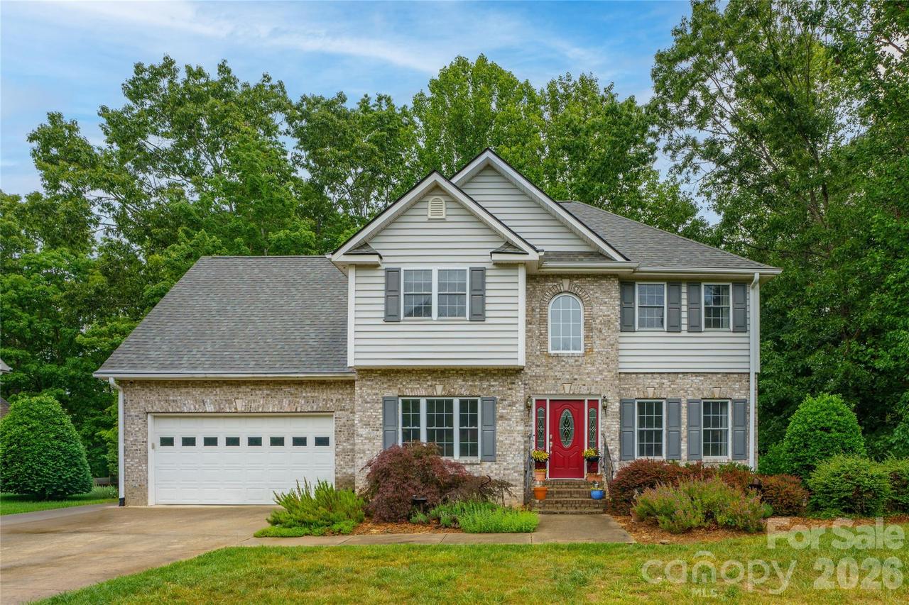 100 Welwyn Ln., Asheville, NC 28805