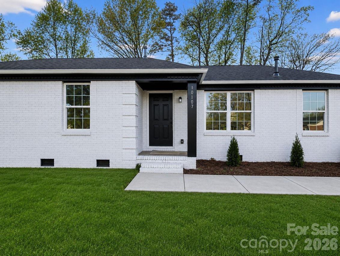 10107 Clairemore Pl., Charlotte, NC 28216