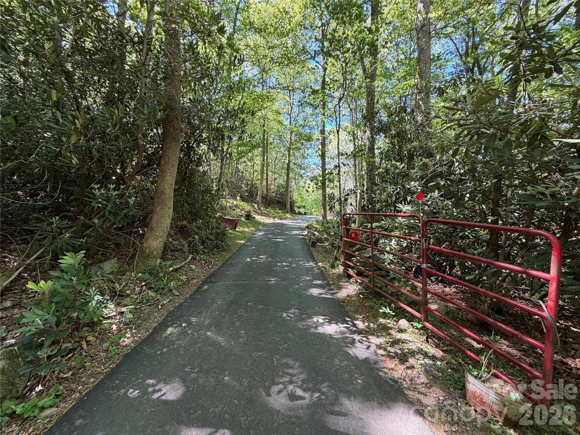 25 Buck Ridge Rd., Fairview, NC 28730