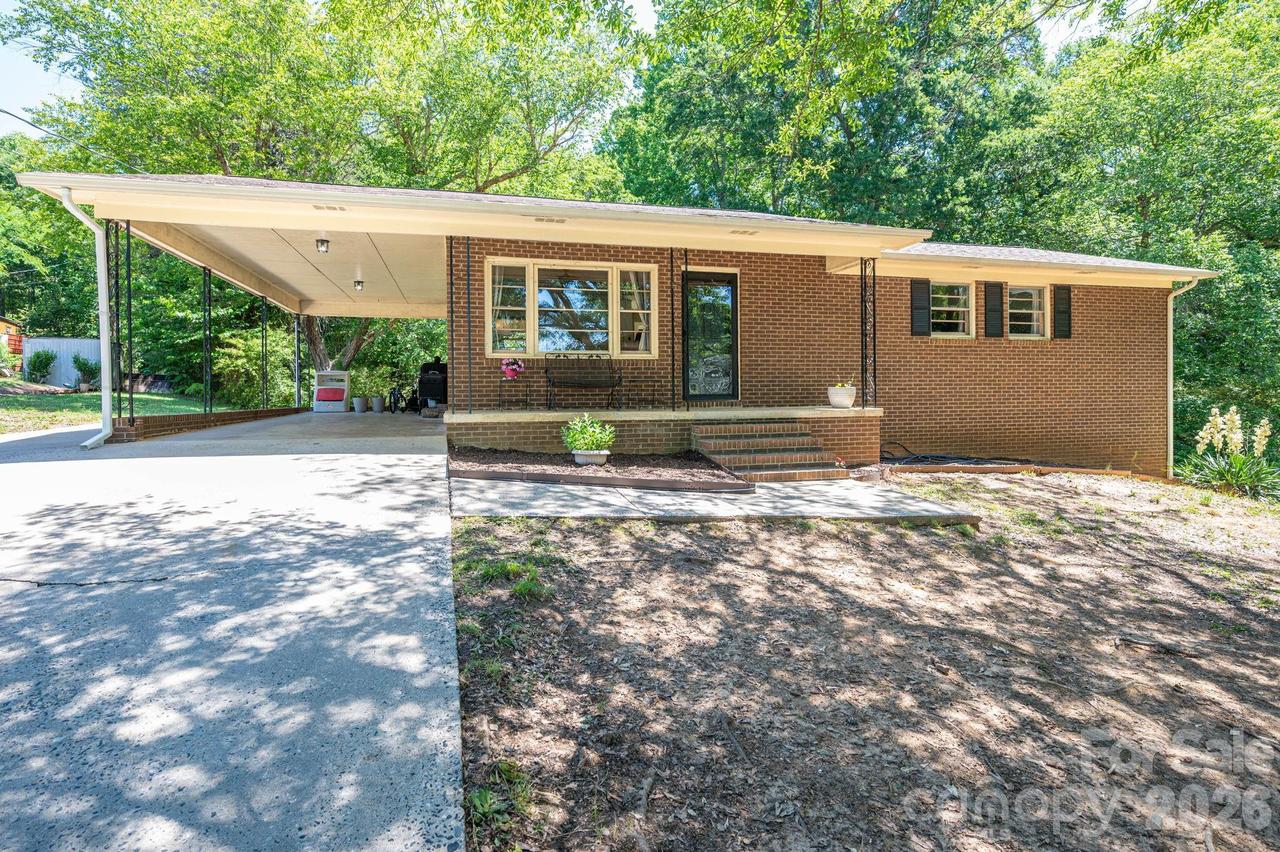 636 Poplar Dr., Shelby, NC 28152