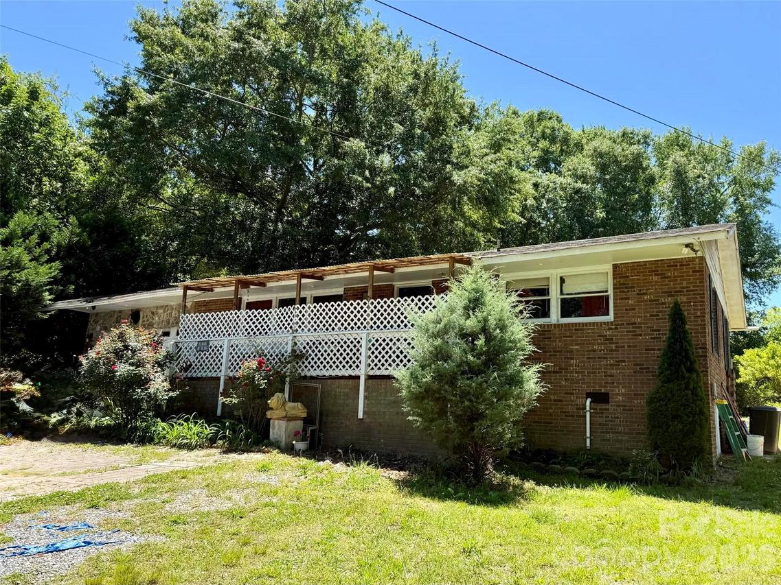 2607 Crescent Ln., Gastonia, NC 28052