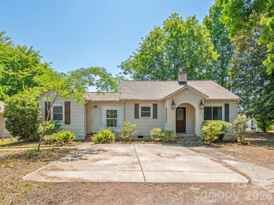 2120 Amesbury Ave., Charlotte, NC 28205