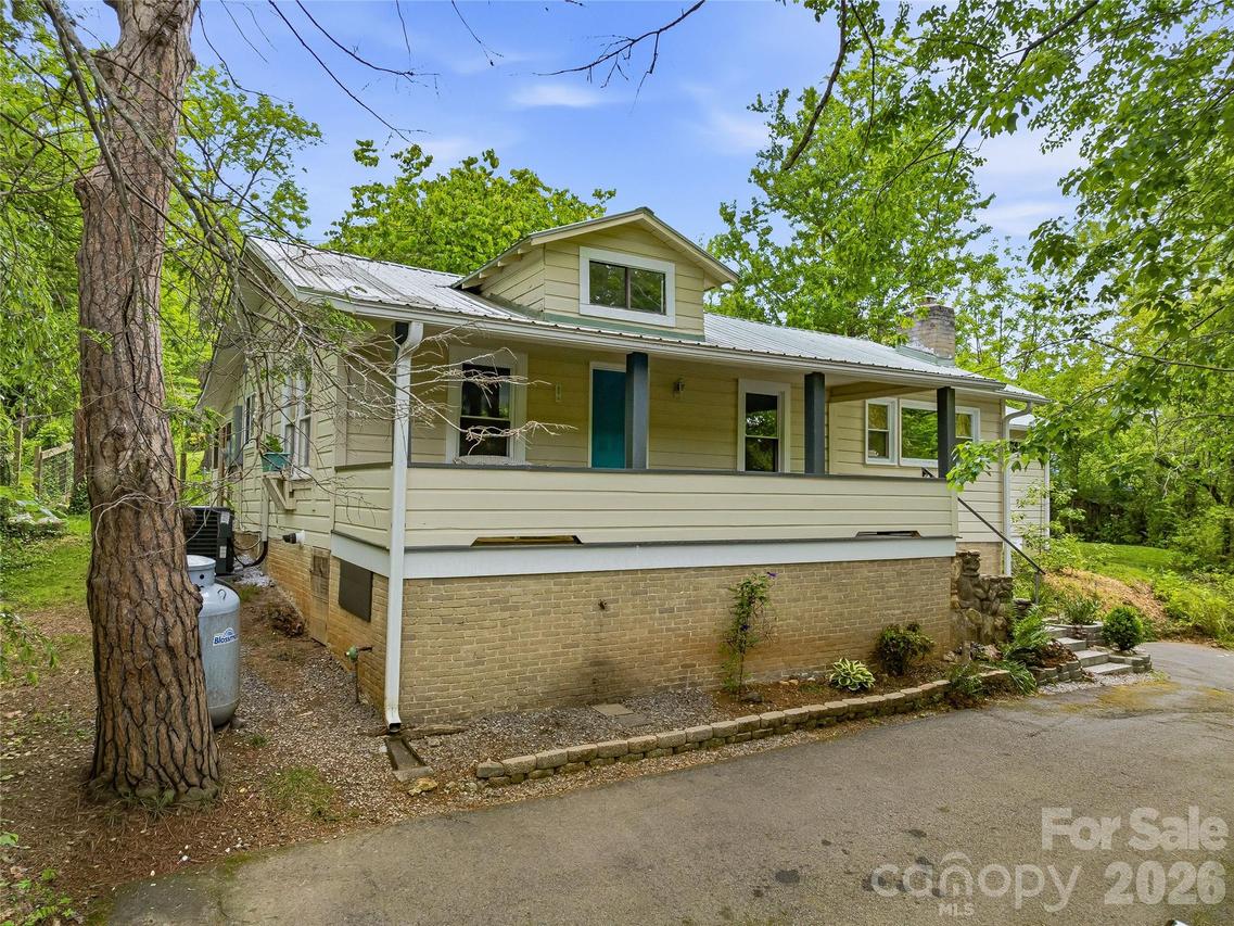 506 Johnston School Rd., Asheville, NC 28806