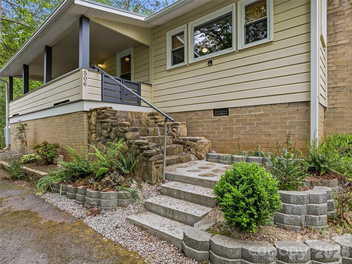 506 Johnston School Rd., Asheville, NC 28806