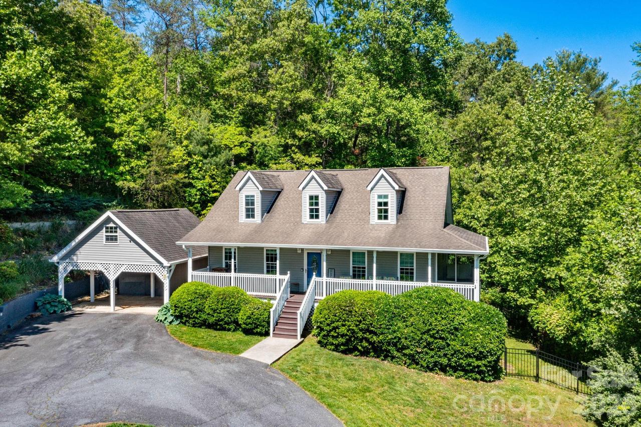 215 Butternut Ln., Leicester, NC 28748