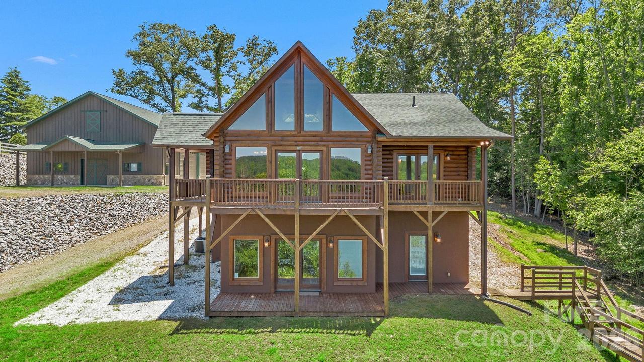 318 Heron Point Dr., Wilkesboro, NC 28697