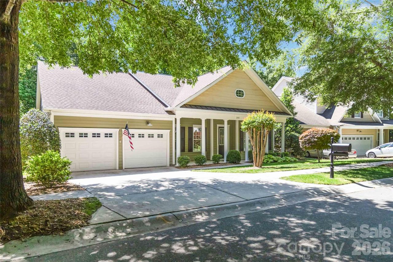 240 Clairborne Ct., Matthews, NC 28104