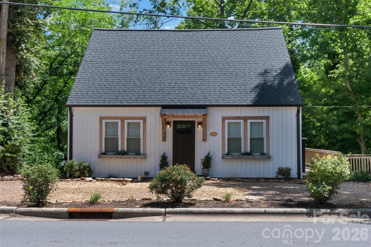 706 Elk Spur St., Elkin, NC 28621