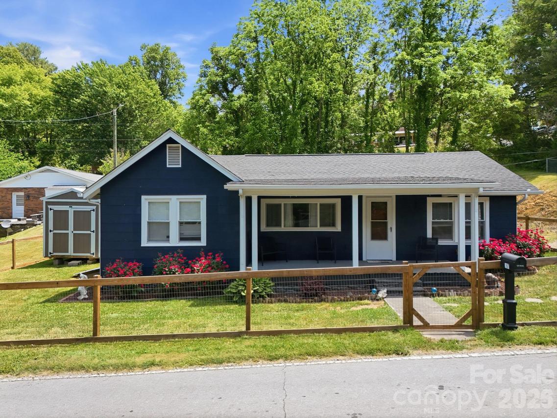 197 Mulberry St., Clyde, NC 28721