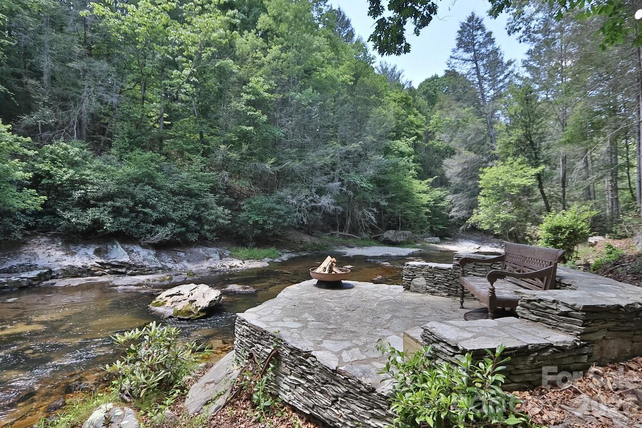 408 Stone River Dr., Traphill, NC 28685