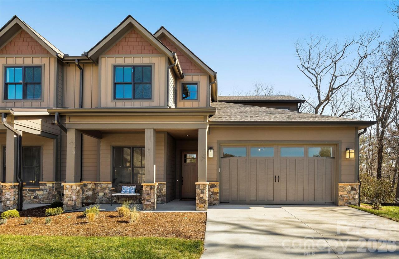 65 Chimney Chase Tr., Hendersonville, NC 28739