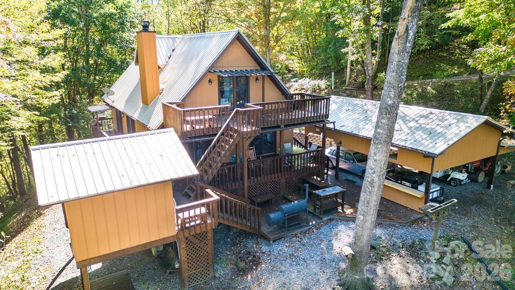 494 Lazy Ln., Whittier, NC 28789