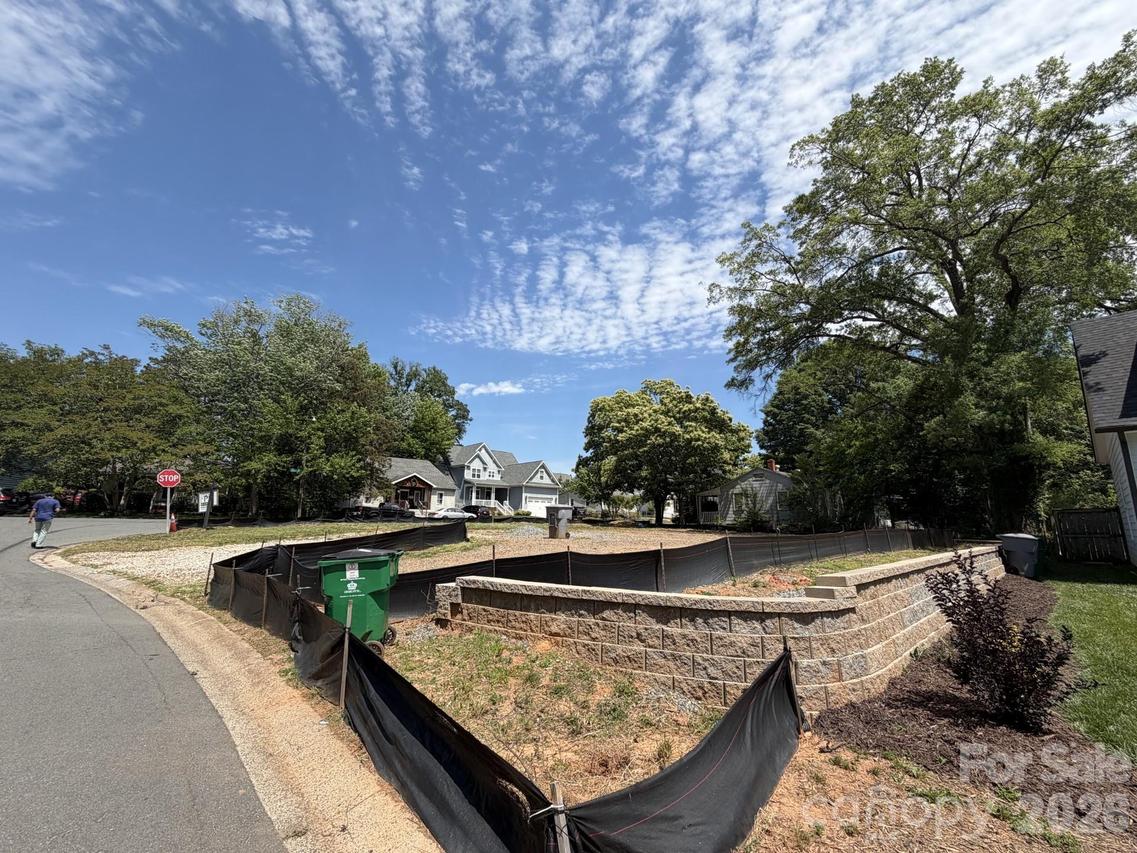 400 Greystone Rd., Charlotte, NC 28209