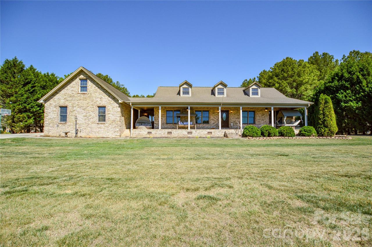 365 Wildlife Club Ln., Taylorsville, NC 28681