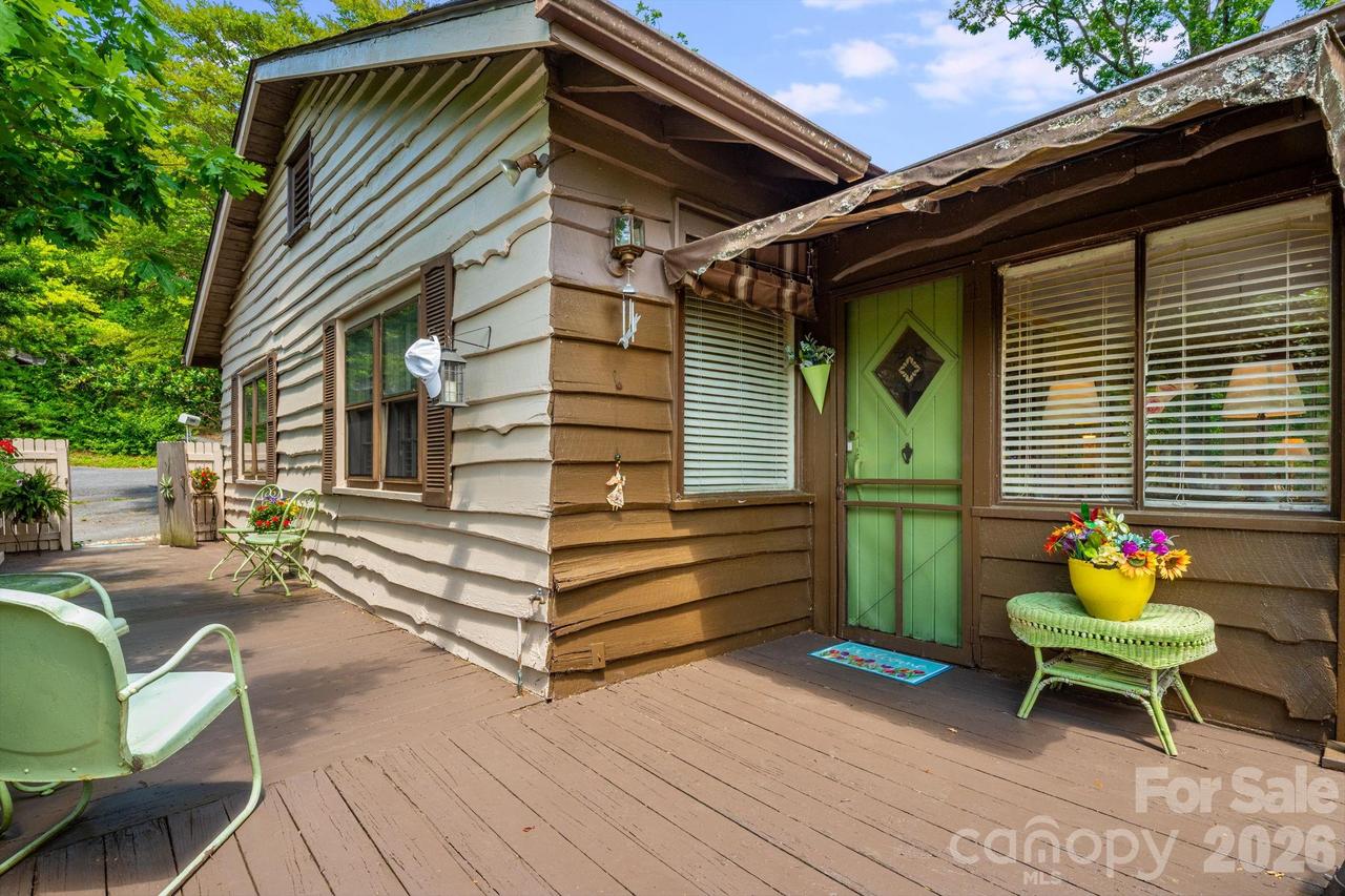 121 Ohara Cir., Hendersonville, NC 28739
