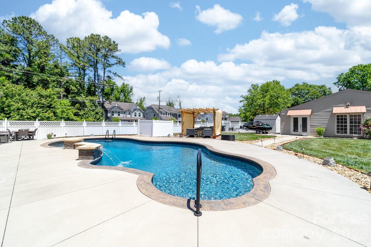 2402 Malotte Ln., Gastonia, NC 28054